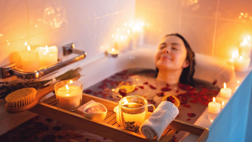 Cools and relieves the skin